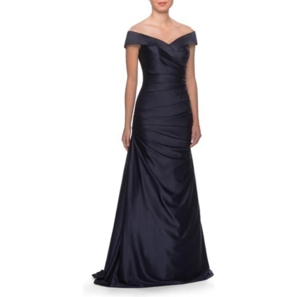 La Femme Navy Off Shoulder Ruched Satin Trumpet Gown Size 4 28103 Mother Bride